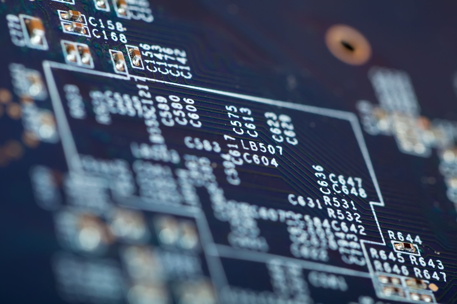 http://img.b2bpic.net/free-photo/electronic-circuit-board-shallow-dof_1398-119.jpg